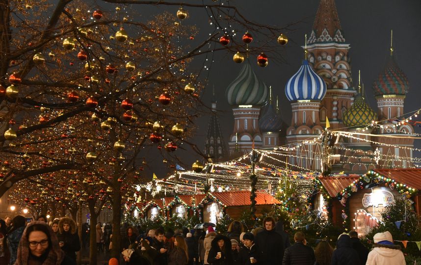 В ожидании Нового года Москва превратилась в настоящую сказку. Фото AFP