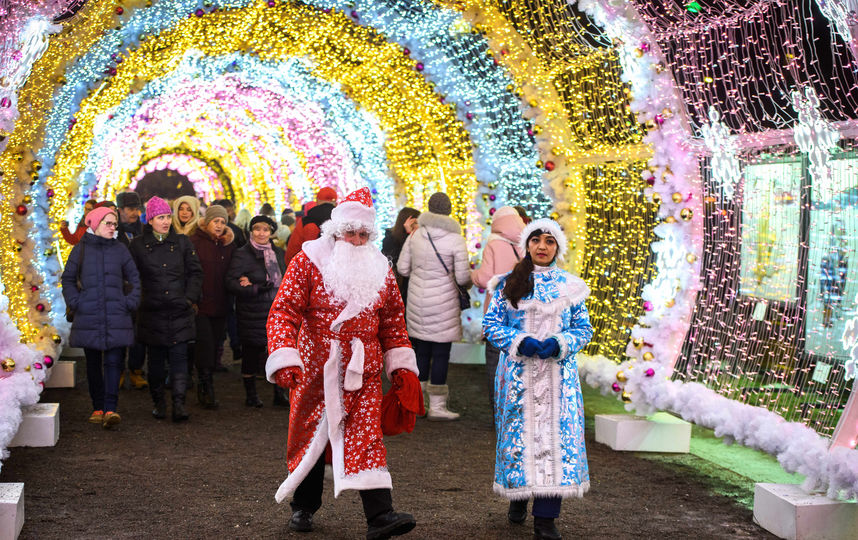 В ожидании Нового года Москва превратилась в настоящую сказку. Фото AFP