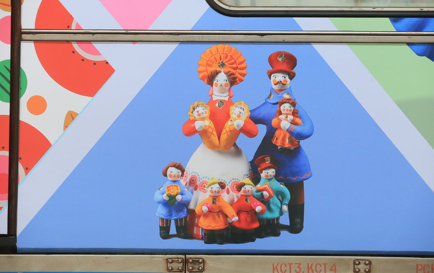 Поезд, посвящённый народным промыслам России, будет курсировать по Арбатско-Покровской линии метро. Фото Василий Кузьмичёнок