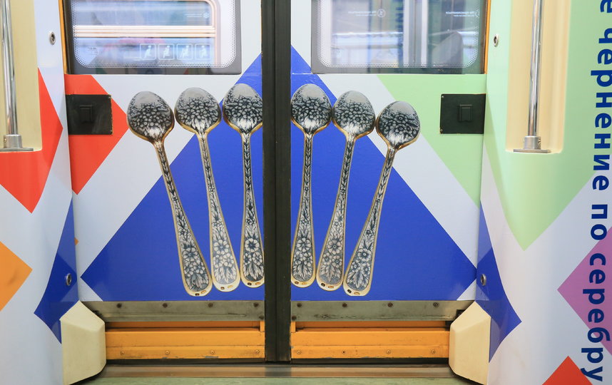 Поезд, посвящённый народным промыслам России, будет курсировать по Арбатско-Покровской линии метро. Фото Василий Кузьмичёнок