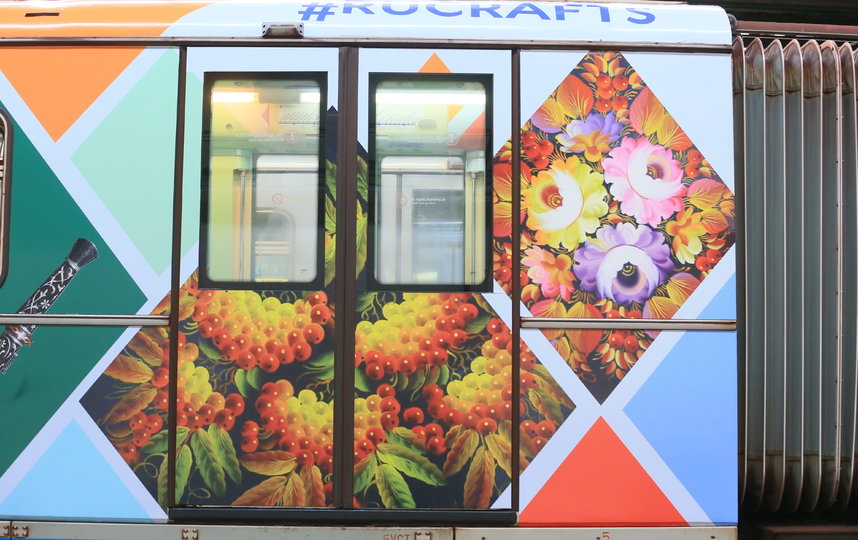 Поезд, посвящённый народным промыслам России, будет курсировать по Арбатско-Покровской линии метро. Фото Василий Кузьмичёнок