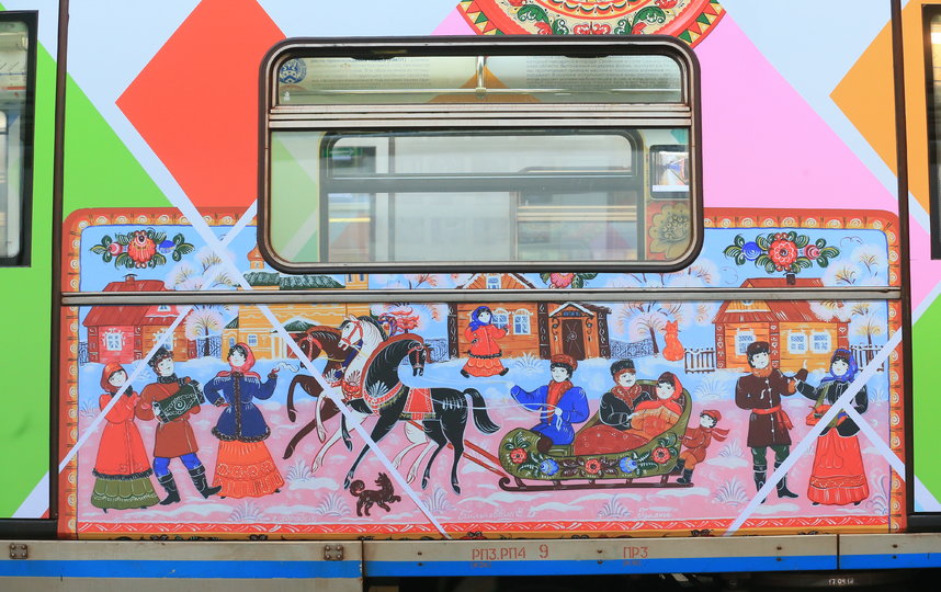 Поезд, посвящённый народным промыслам России, будет курсировать по Арбатско-Покровской линии метро. Фото Василий Кузьмичёнок