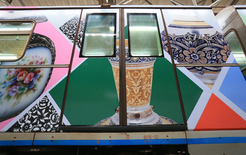 Поезд, посвящённый народным промыслам России, будет курсировать по Арбатско-Покровской линии метро. Фото Василий Кузьмичёнок