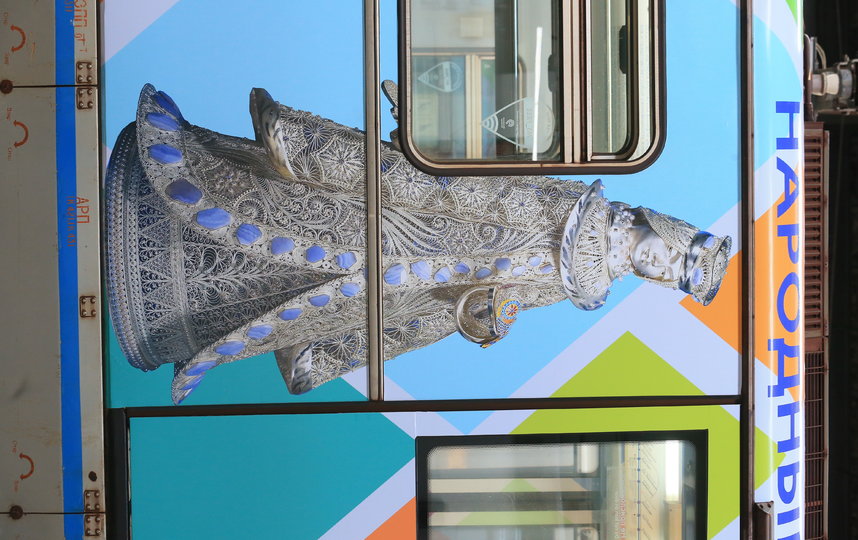 Поезд, посвящённый народным промыслам России, будет курсировать по Арбатско-Покровской линии метро. Фото Василий Кузьмичёнок