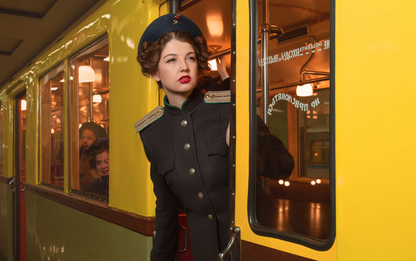 В столичной подземке открылась фотовыставка "Образы прошлого в московском метро"