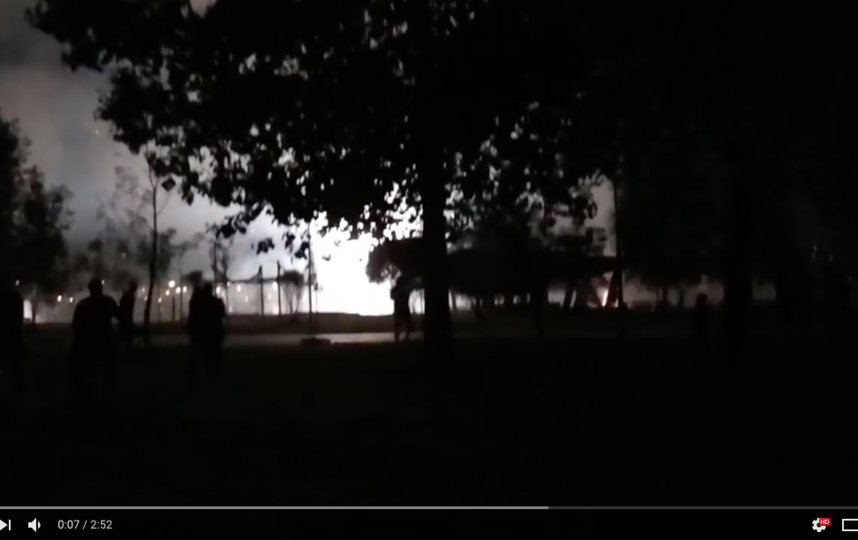 Салют в Южном Бутово напугал горожан. Фото скриншот https://www.youtube.com/watch?v=5XIMztJ8YnY