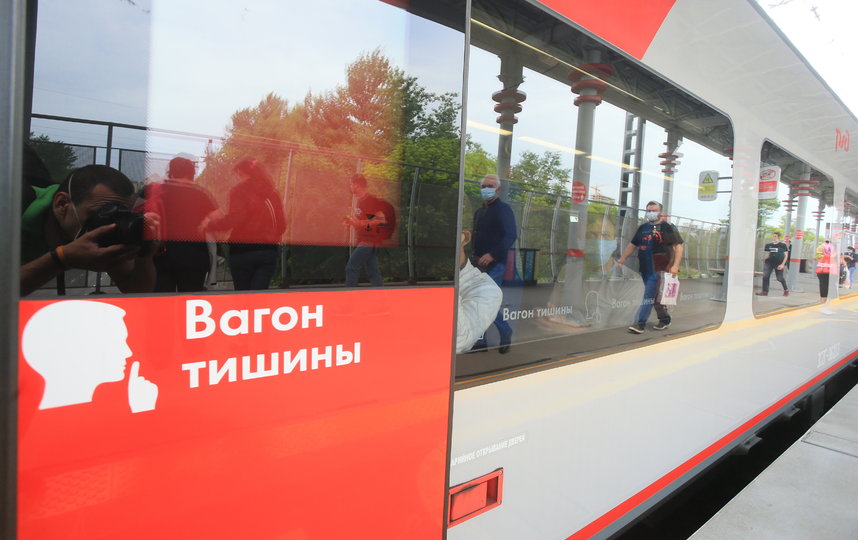 "Уберите сигнал мобильного телефона; сделайте музыку в наушниках тише; постарайтесь не разговаривать", – гласят объявления на стенах вагона тишины. Фото Василий Кузьмичёнок