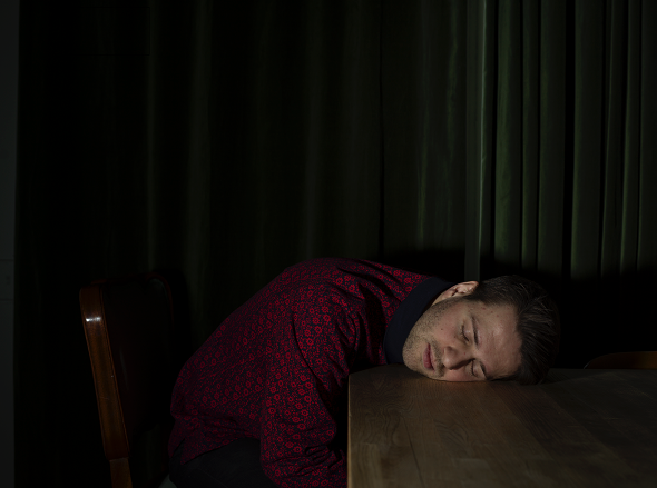 Нюша Таваколян обратила внимание на образ современной московской молодежи и сделала целую серию портретных снимков молодых людей разных профессий в их домашних интерьерах. Фото Нюша Таваколян., Предоставлено организаторами