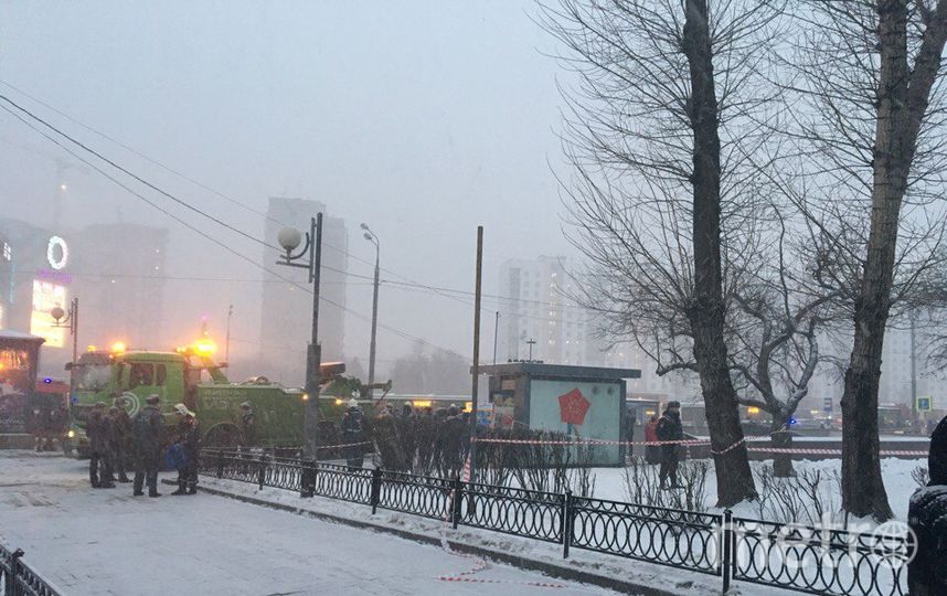 Фото с места ДТП на Славянском бульваре в Москве. Фото Дарья Буянова, "Metro"