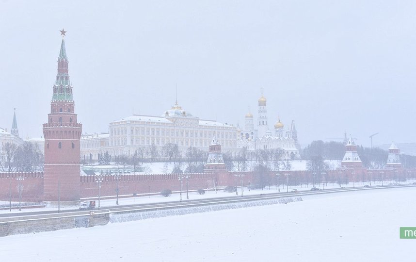 Водителей в Москве призывают пересесть на городской транспорт из-за метели