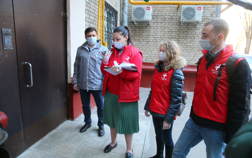 На сегодняшний день таких волонтёров в Москве – больше 400, а в России – около девяти тысяч. Фото Василий Кузьмичёнок