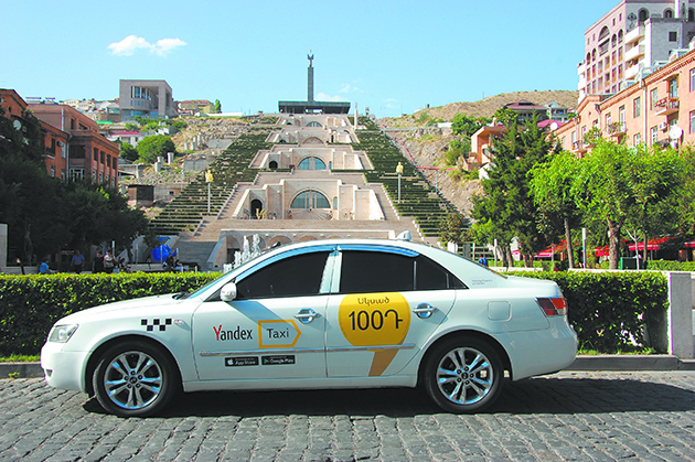 2015-й год: "Яндекс.Такси" начинает работать с заказами корпоративных пользователей. Фото все – пресс-служба «Яндекс.Такси», АГН «Москва», pixabay