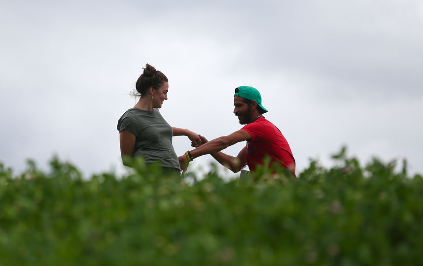 В Зарядье в камеры видеонаблюдения всё чаще стали попадать влюбленные парочки. Фото парка архивные. Фото Василий Кузьмичёнок