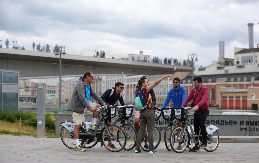 В Зарядье в камеры видеонаблюдения всё чаще стали попадать влюбленные парочки. Фото парка архивные. Фото Василий Кузьмичёнок