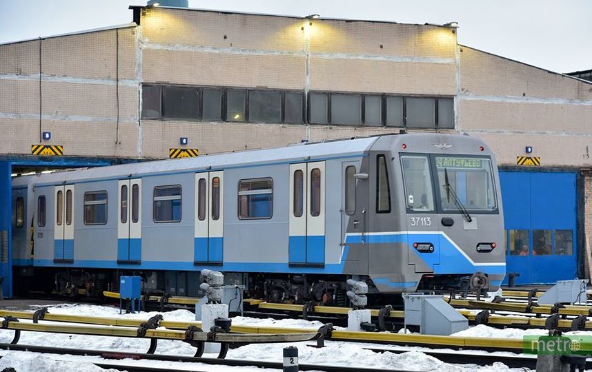 Женщина выжила после падения под поезд на станции "Перово" московского метро