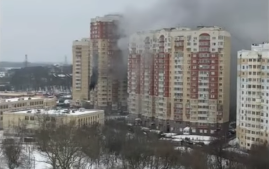 Страшный пожар в подмосковном Красногорске сняли на видео. Фото Скриншот youtube.com/watch?time_continue=1&v=GrcKG5W8eMk