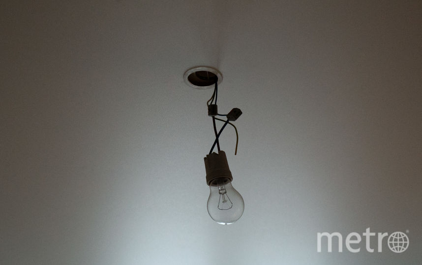 Чиновники и члены Общественной палаты договорились встречаться с жильцами дома №14 каждый вторник и наблюдать за ходом ремонта. Фото Василий Кузьмичёнок, "Metro"