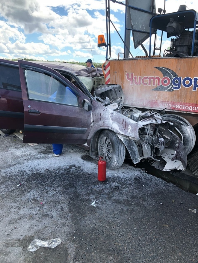 Жуткая авария с КамАЗом в Подмосковье: один человек погиб, пять пострадали