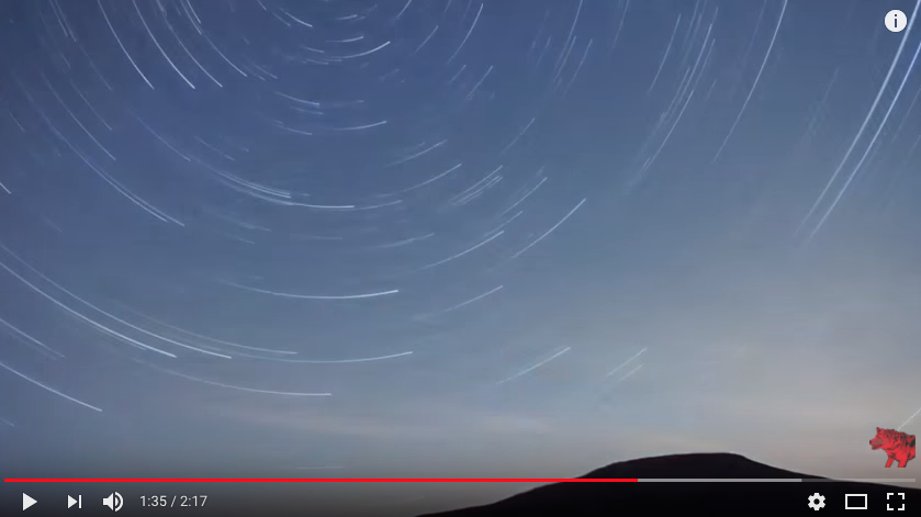 Москвичи смогут наблюдать звездопад 21 и 22 октября. Фото скриншот https://www.youtube.com/watch?v=rvJQ-U6Ounk