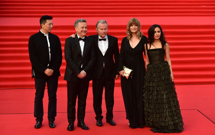 Звёзды удивили нарядами на открытии ММКФ–2018. Фото Василий Кузьмичёнок