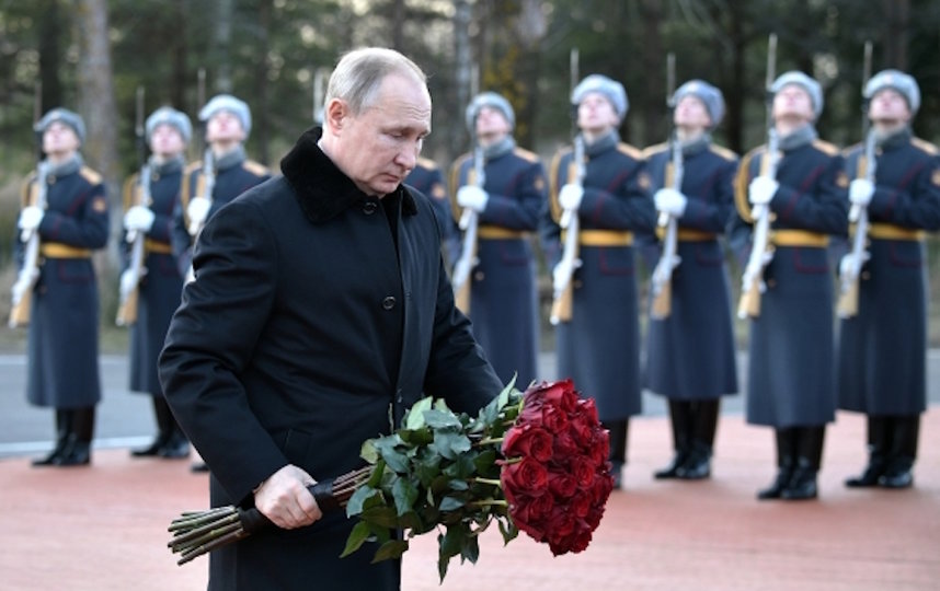 Президент Путин посетил "Невский пятачок", где сражался и был ранен его отец