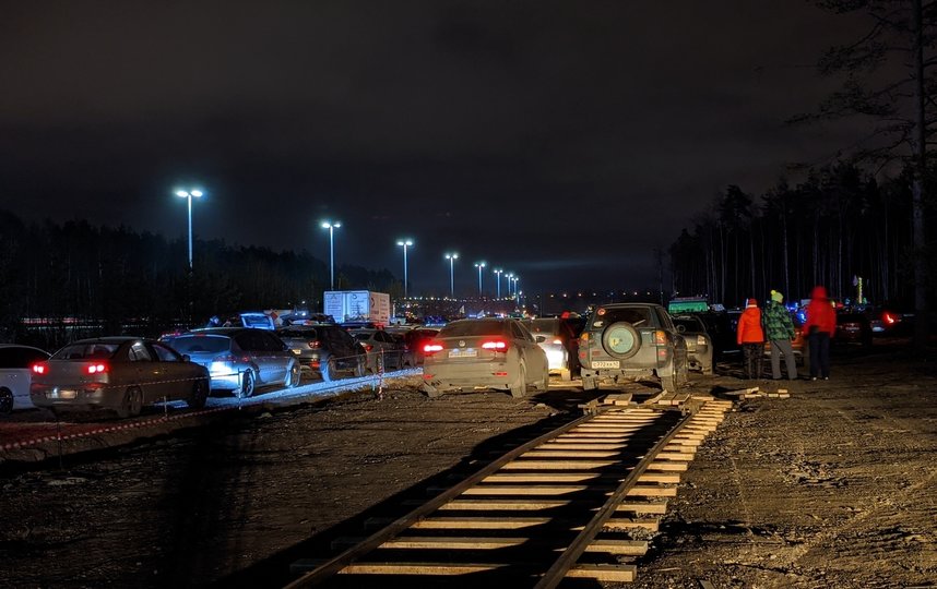 Автоёлка из 527 машин в Петербурге. Фото https://vk.com/avtoelkapiter201920/Федя Космынин