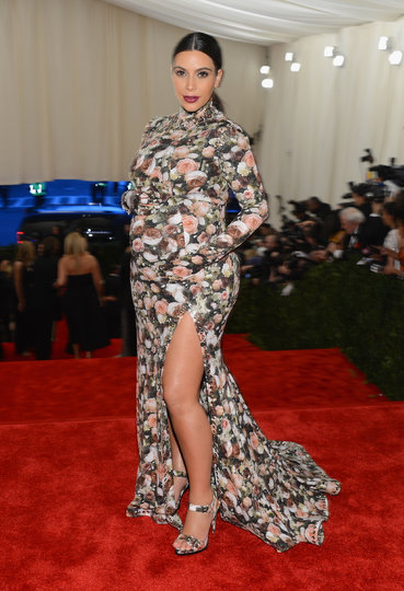 "Диванное" платье Ким Кардашьян (бал MET Gala, 2013). Фото Getty