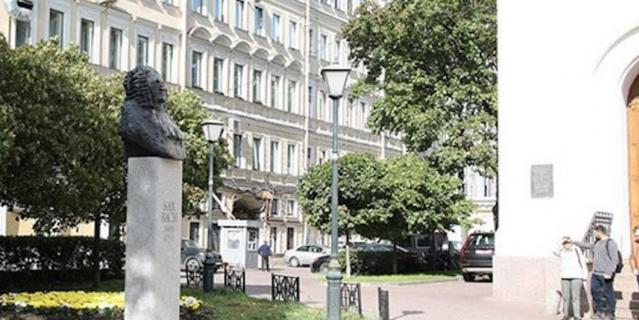 В Санкт-Петербурге открыли памятник композитору Баху.