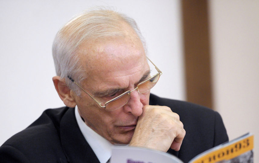 Актер Василий Лановой перед началом встречи президента РФ Владимира Путина с представителями общественности по вопросам патриотического воспитания молодёжи. Фото РИА Новости