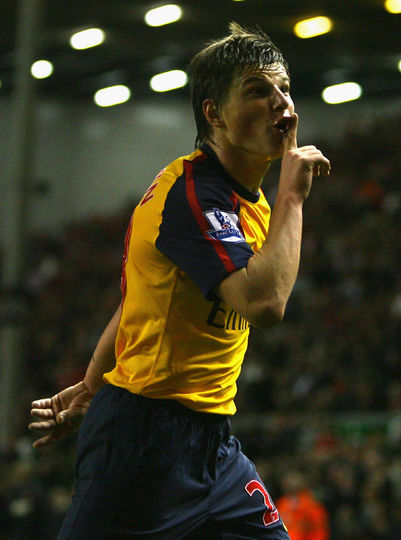 Андрей Аршавин играет за "Арсенал" и забивает четыре "Ливерпулю" на "Энфилде". Фото Getty