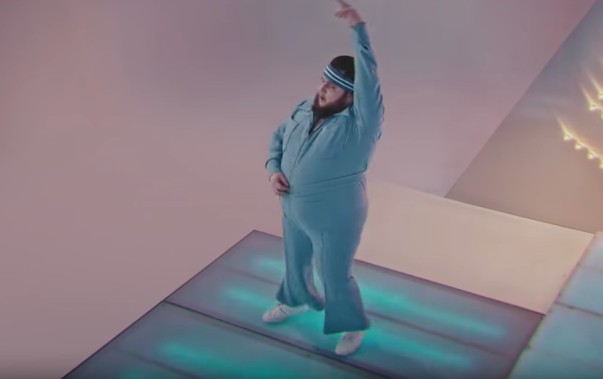 Танцор Дмитрий Красилин в новом клипе Little Big. Фото скриншот https://www.youtube.com/watch?v=L_dWvTCdDQ4