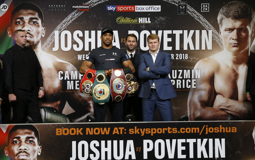 Джошуа и Поветкин на дуэли взглядов. Фото AFP