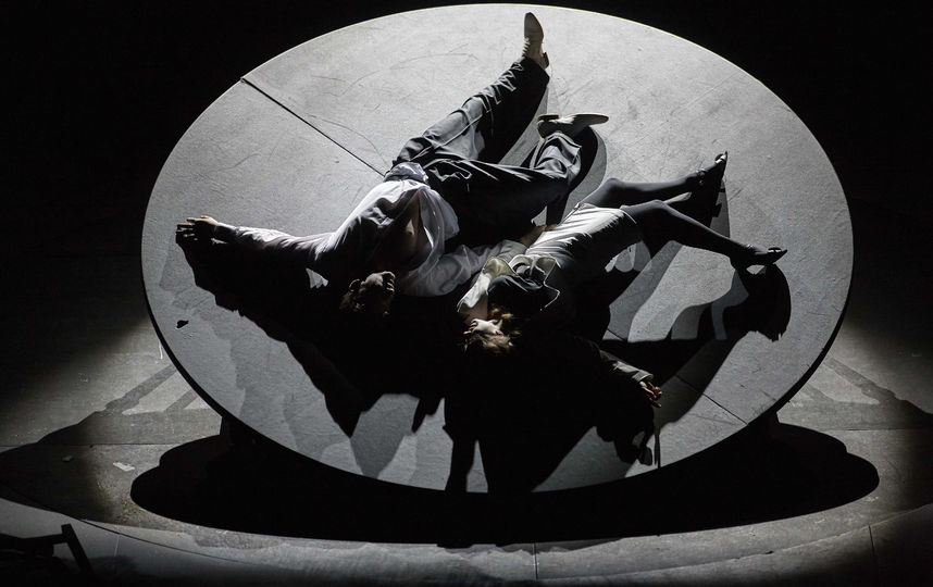 Сцена из спектакля "Свадьба". Фото Сергей Петров, пресс-служба театра «Современник»