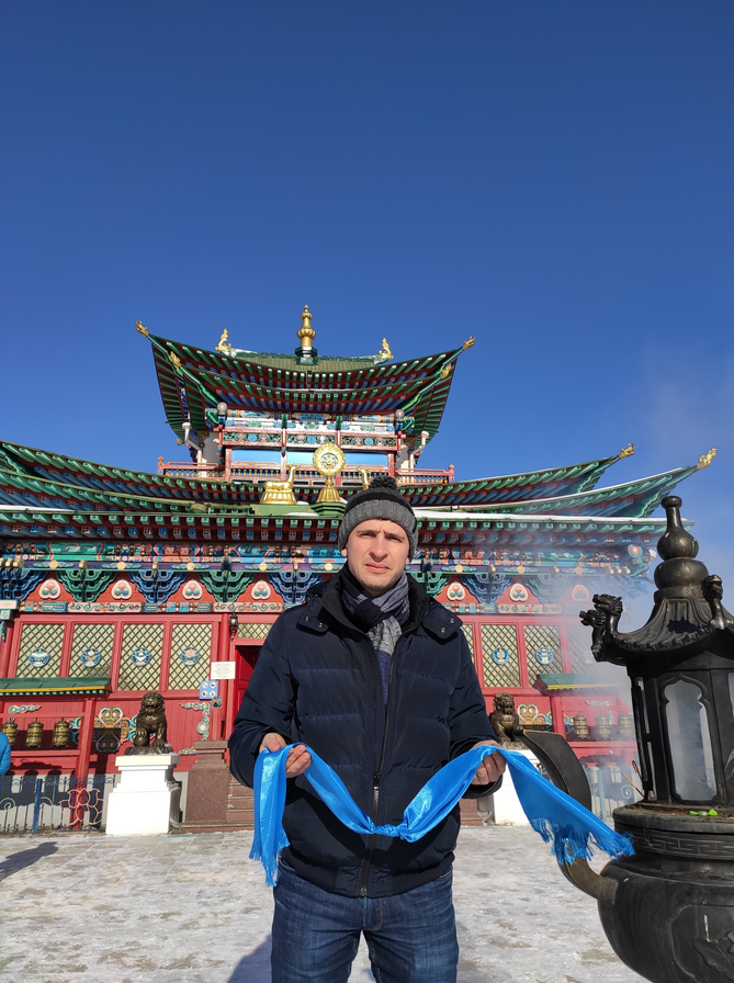 То и дело встречаются красочные бурятские храмы. Фото Дмитрий Роговицкий