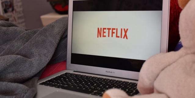 Посмотрите вместе фильм или сериал.