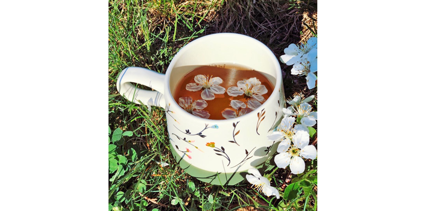 Слизистые должны быть всегда увлажнёнными, должны получать достаточное количество жидкости. Пейте воду с лимоном или травяные чаи. Фото Instagram @ben1burcu, "Metro"