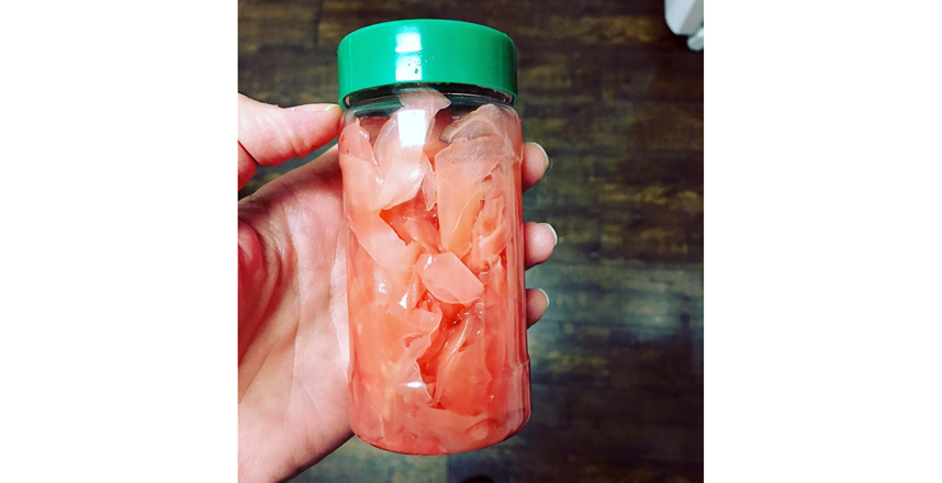 Сегодня резко взлетел в цене имбирь. Этот продукт, конечно, не панацея, но тот же гингерол (или джинджирол), который содержится в имбире, отлично действует против микробов. Фото Instagram @4 jessicacoachj, "Metro"