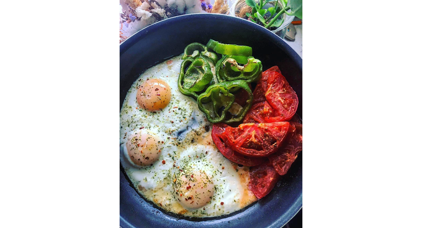 Яичный же желток – это витамин А, совершенно необходимый для слизистых. Фото Instagram @alexgreen_metro, "Metro"