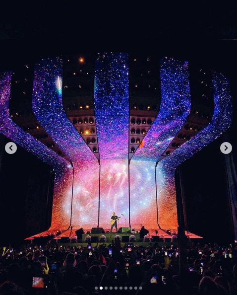 Эд Ширан поёт в Москве. Фото скриншот https://www.instagram.com/p/B0IsoyOC_kB/