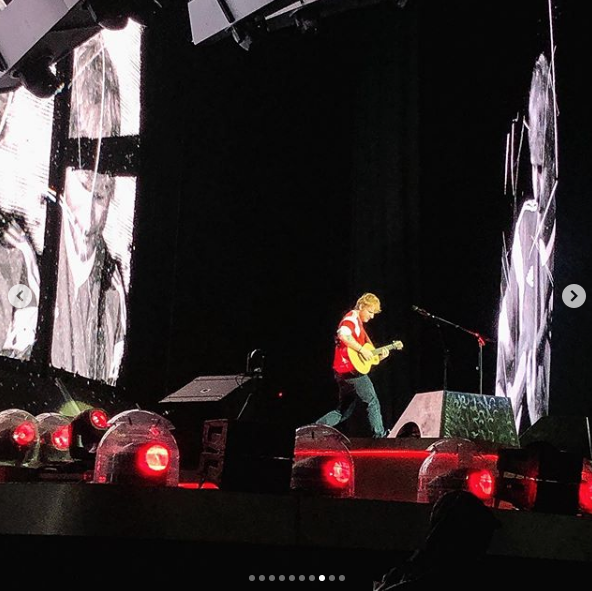 Эд Ширан поёт в Москве. Фото скриншот Instagram polina_sch_