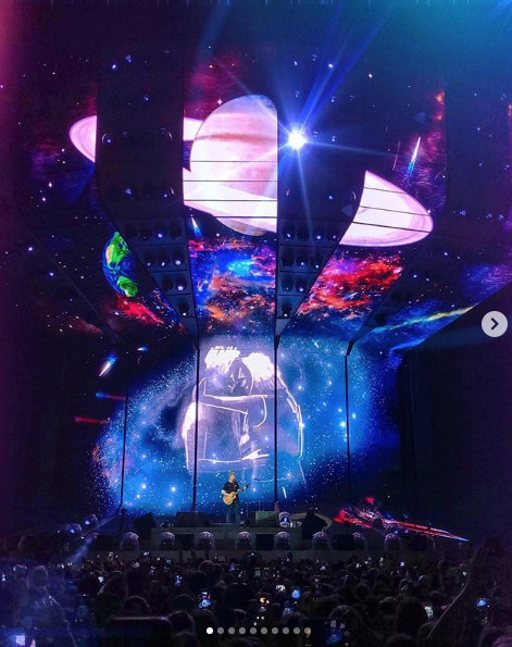 Эд Ширан поёт в Москве. Фото скриншот https://www.instagram.com/p/B0IsoyOC_kB/