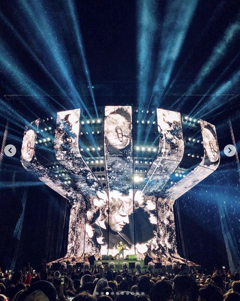 Эд Ширан поёт в Москве. Фото скриншот https://www.instagram.com/p/B0IsoyOC_kB/