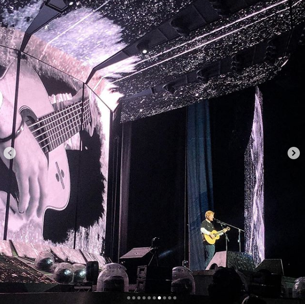 Эд Ширан поёт в Москве. Фото скриншот Instagram polina_sch_