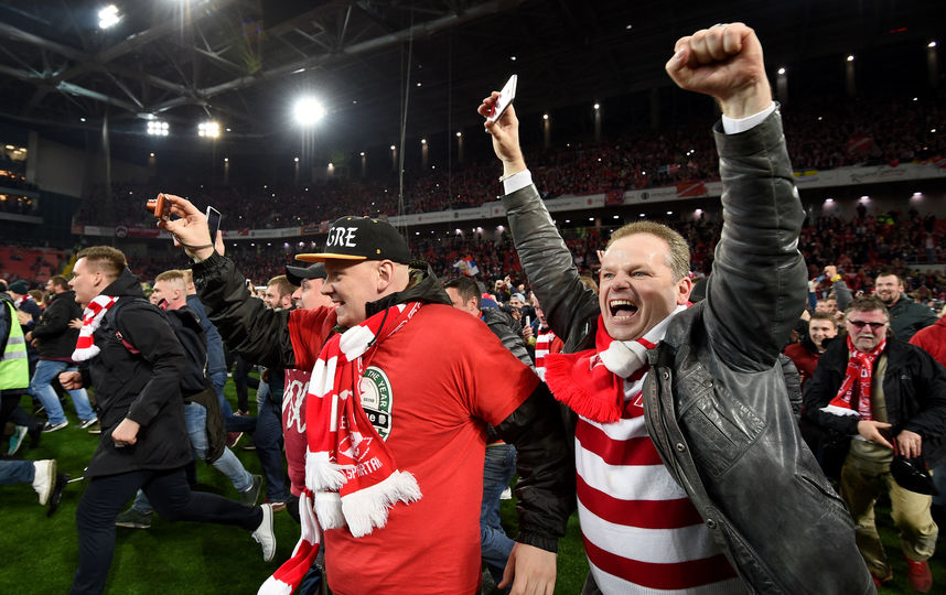 Фанаты "Спартака" празднуют чемпионство. Фото Getty