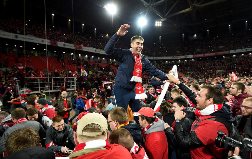 Фанаты "Спартака" празднуют чемпионство. Фото Getty