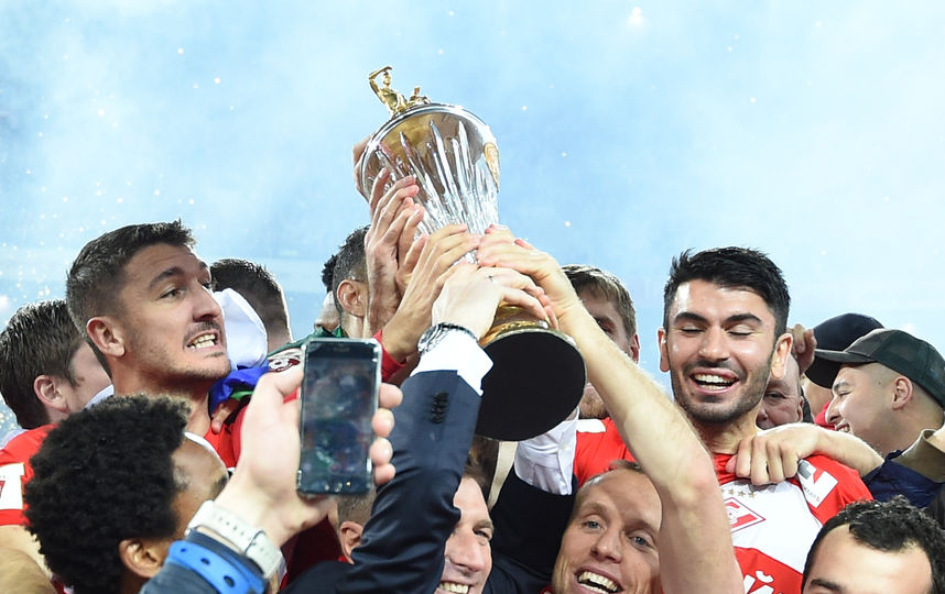 Игроки "Спартака" празднуют чемпионство. Фото Getty