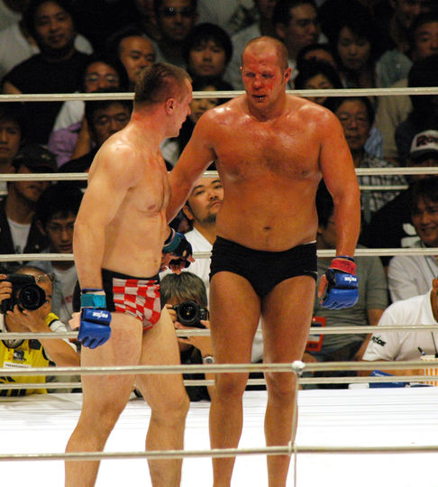 Фёдор Емельяненко в одном из боёв. Фото Getty