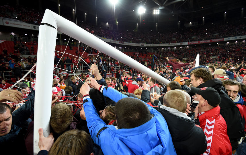 Фанаты "Спартака" празднуют чемпионство. Фото Getty