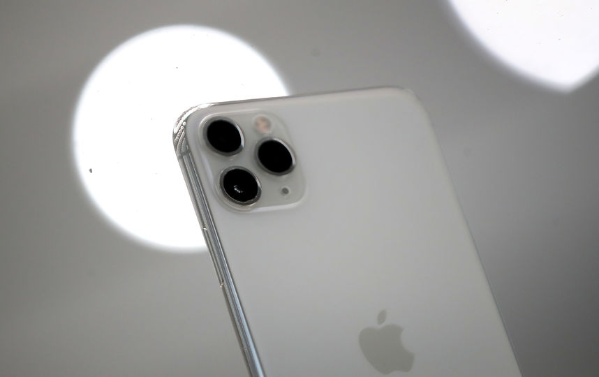 Новые смартфоны на презентации. Фото AFP