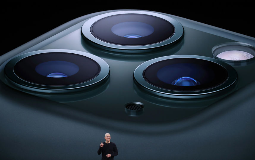 Пользователи Twitter считают, что iPhone 11 Pro со стороны камеры похож на бритву. Фото AFP